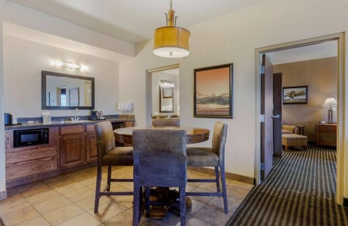 Bryce Canyon Hotel | Luxury Retreat in Nature's Embrace! Outdoor Pool, Free Parking, Free Breakfast!