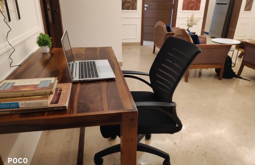 Gurugram Apartment | Luxury Retreat : 3-bedroom apartment with AC, WiFi in welcoming Gurugram