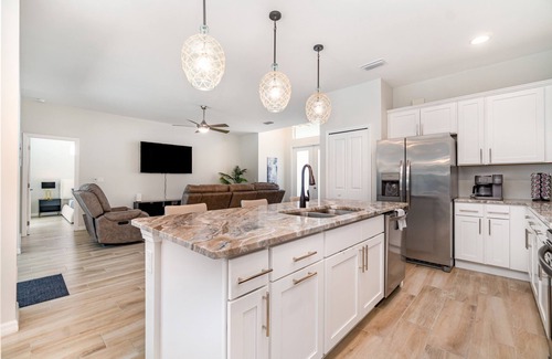 Pelican Villa | Luxury Retreat: 3BR with Pool, Hot Tub & Games
