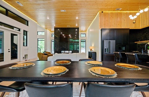Hochatown Cabin | Luxury Retreat at Modern Vue Cabin in Hochatown, Oklahoma