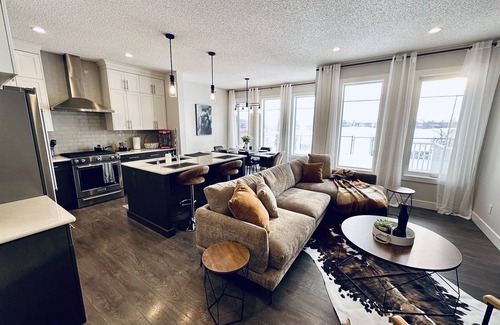 West Edmonton House | Luxury Retreat backing to a Park with Spray Park