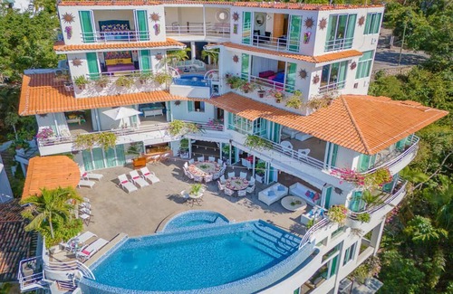 Alta Vista Villa | Luxury Retreat Casa Yvonneka 14 Bedrooms Entire Villa