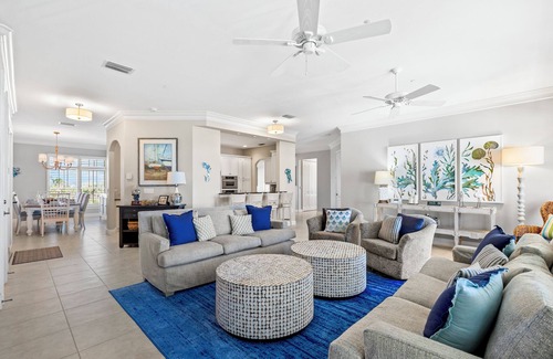 Holmes Beach Condo | Luxury Retreat for Sophisticated Travelers