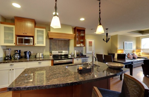 Canmore Condo | 💙🌲Luxury Retreat for 4 w/Amazing Mtn. Views⛰Indoor Pool & Hot Tub☀️