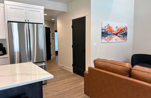 Driggs House | Luxury Retreat Hot Tub Walkable Mountain Views 3 King Bedrooms Modern