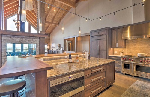 The Highlands House | Luxury Retreat - Hot Tub & Views!