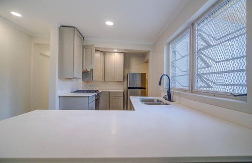 Westward Villas Subdivision House | Luxury Retreat In Nassau Walking Distance To Beach