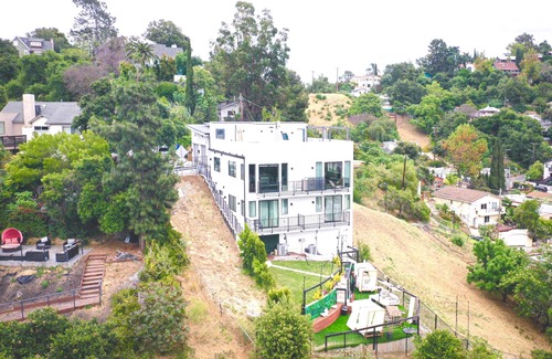 Silver Lake House | Luxury retreat in the hills with rooftop deck