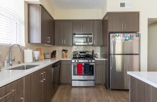 Marina del Rey Apartment | Luxury Retreat in MDR FREE Parking