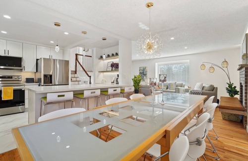 White Center House | Luxury Retreat near beaches, Only 12 miles to Seattle