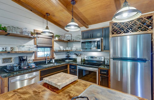 Ellijay Cabin | Luxury Retreat Overlooking the 11th Tee at Whitepath Golf Course in Ellijay