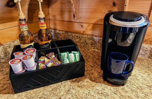 Bismarck Cabin | Luxury Retreat, Private Hot Tub, Romantic Getaway