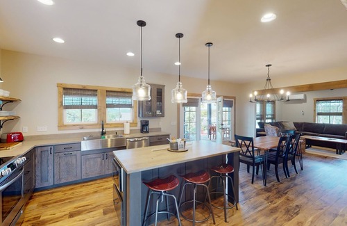 Kimberling City Cabin | Luxury Retreat on TRL - 5 Bed, 5.5 Bath, Sleeps 14