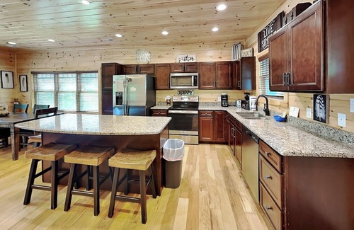 Gatlinburg Cabin | Luxury Retreat w. Hot Tub, Game Room,Theater + Seasonal Pool Access