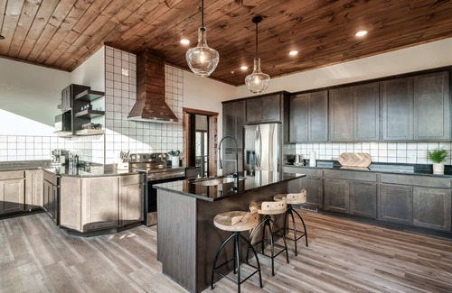 Gatlinburg - Pigeon Forge Cabin | Luxury Retreat! W Indoor Pool & Panoramic Views
