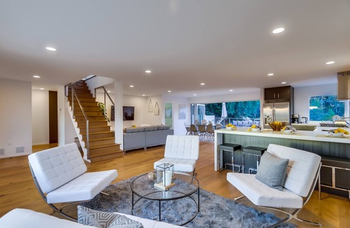 Park West House | Luxury Retreat with Ocean & Canyon panoramic views, 5min to dwtn, multiple decks