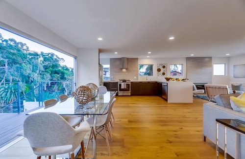Park West House | Luxury Retreat with Ocean & Canyon panoramic views, 5min to dwtn, multiple decks