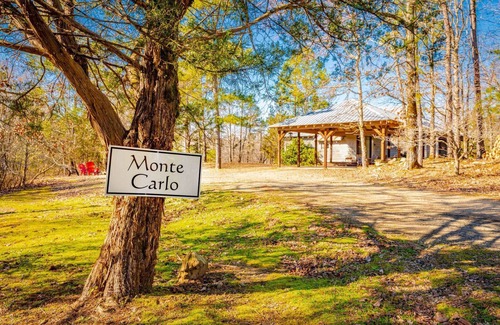 Hochatown Cabin | Luxury River Front Cabin on Glover River 15 Mins North of Hotchatown
