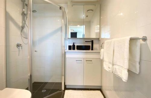 Kangaroo Point Apartment | Luxury River view holiday home