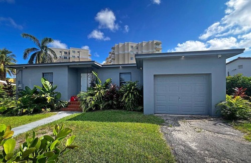 West Little Havana Apartment | Luxury RiverFront by Renzzi