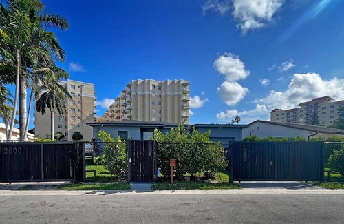 West Little Havana Apartment | Luxury RiverFront by Renzzi