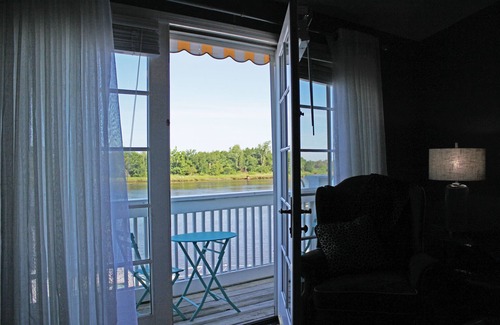 Wilmington Historic District Condo | Luxury Riverfront Condo-Heart of Historic Downtown Wilmington!