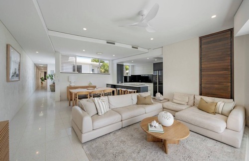 Noosaville Apartment | Luxury Riverside Escape