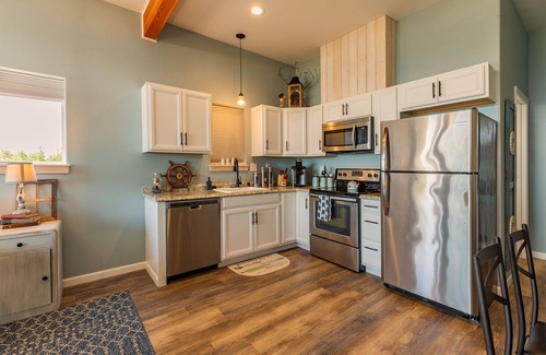 Homer Apartment | Luxury Romantic Couple's Getaway Overlooking Kachemak Bay