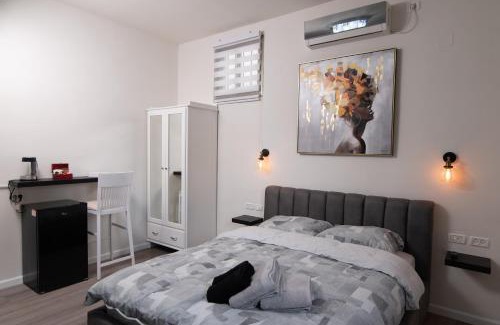 Haifa Apartment | Luxury Room Bahai's Garden