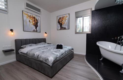 Haifa Apartment | Luxury Room Bahai's Garden