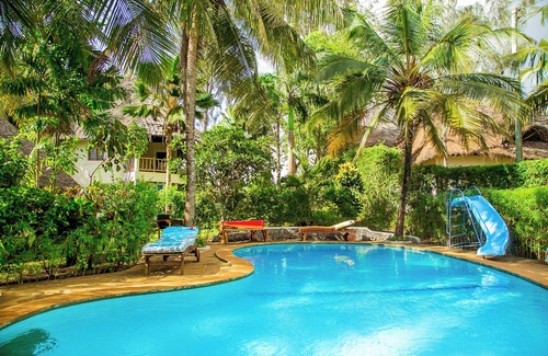 Diani Beach Cottage | Luxury room for 2 only 10min walk to most beautiful white sands of Diani Beach.