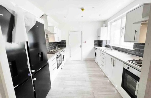 Harlesden House | Luxury room in centrally located apartment