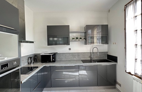 Bezons Bed & Breakfast | LUXURY ROOM NEAR PARIS LA DEFENSE