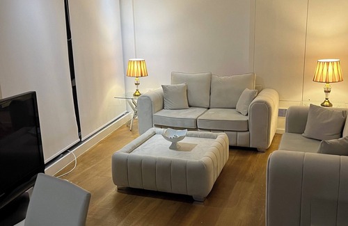 Canary Wharf Bed & Breakfast | Luxury Room With City view