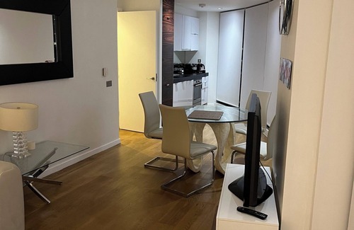Canary Wharf Bed & Breakfast | Luxury Room With City view