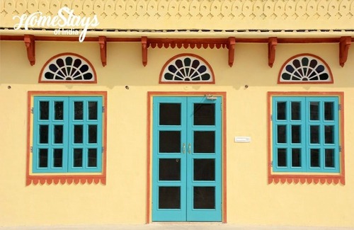 Rajasthan University Campus House | Luxury Room with Patio