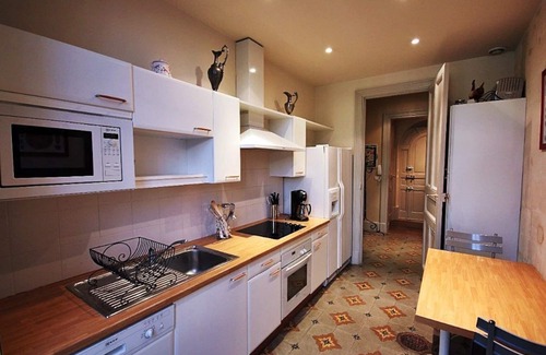 Avignon City Centre Apartment | Luxury Roomy Apartment In The Historical Center