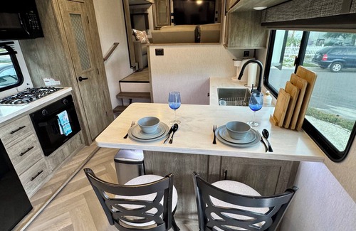 Palm Harbor House | Luxury RV in Palm Harbor in a quiet, private side yard 3 miles from 3 beaches!