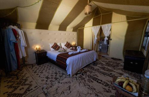 Lac Yasmins Hotel | luxury sahara tents