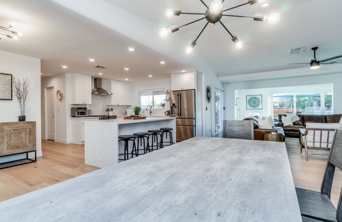 Tatum Place House | Luxury|Salt Pool|Pickleball/Basketball