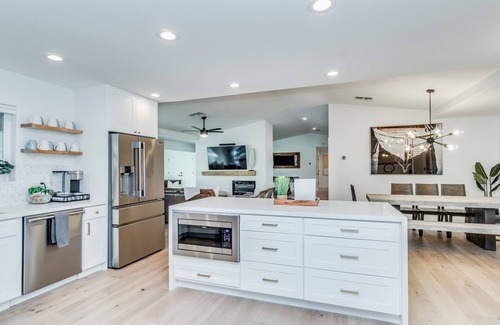 Tatum Place House | Luxury|Salt Pool|Pickleball/Basketball