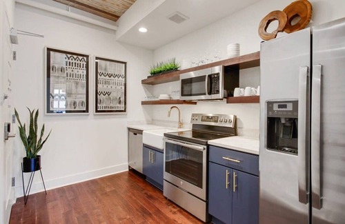 Historic District - North Condo | Luxury Savannah Condos | Downtown Nightlife