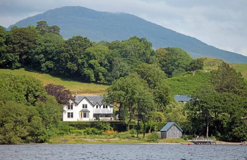 Kilchrenan Villa | Luxury Scottish holiday house on the shores of Loch Awe with boat house, jetty,