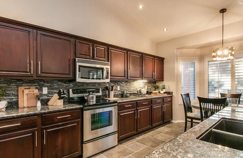 Paradise Park Vista Cottage | Luxury Scottsdale 5 Bdrm W/pool and Hot Tub!