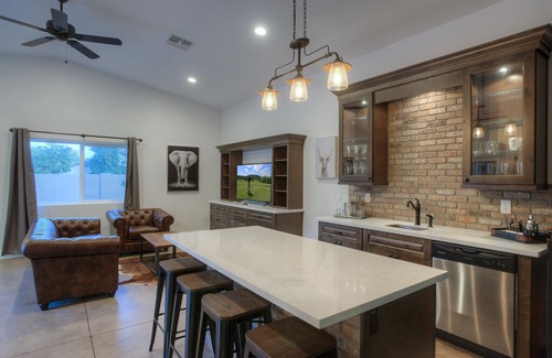 Sunburst Farms East House | Luxury Scottsdale Vacation Home with Golf Simulator