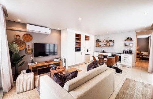 Big Bay Apartment | Luxury Sea View Apartment at Eden