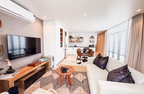 Big Bay Apartment | Luxury Sea View Apartment at Eden