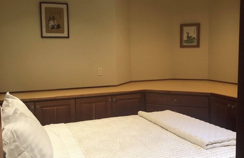 Kingston Resort | Luxury Seafront Stay with Separate Entrance at Gate Way to Olympic National Park