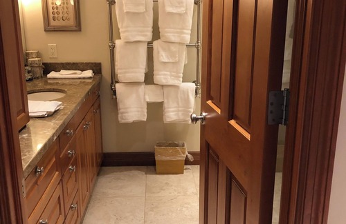 Kingston Resort | Luxury Seafront Stay with Separate Entrance at Gate Way to Olympic National Park