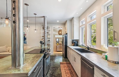 Seagrove Beach House | Luxury Seagrove Beach retreat 5-mins to Gulf & Seaside, bikes included, sleeps 8
